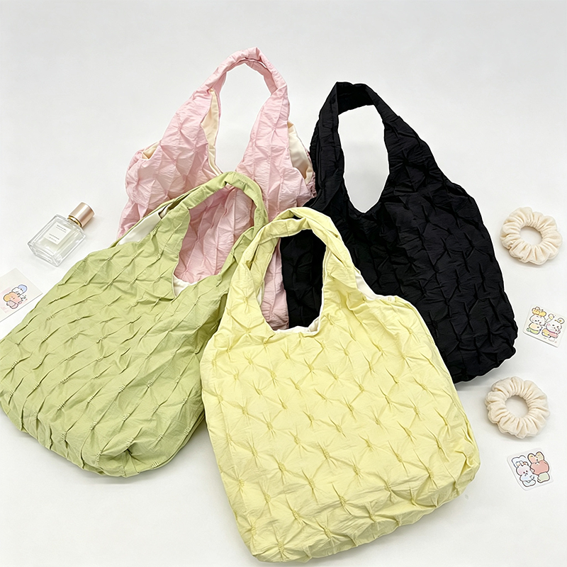 Petal Quilt Shoulder Bag