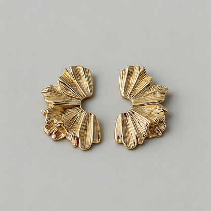 Vintage Textured Flower C-Hoop - Shopdayla Wholesale - #2050