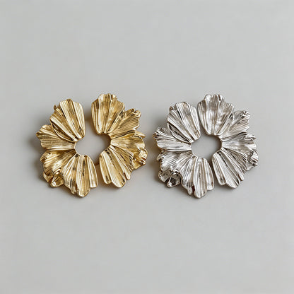 Vintage Textured Flower C-Hoop - Shopdayla Wholesale - #6514