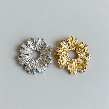 Vintage Textured Flower C-Hoop - Shopdayla Wholesale - #9282